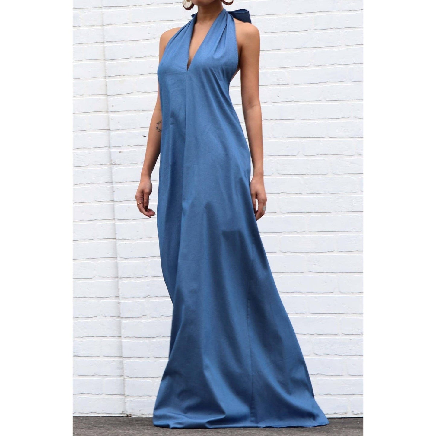 The AdrianeDenim Halter Maxi Dress with Side Pockets: DENIM BLUE / M